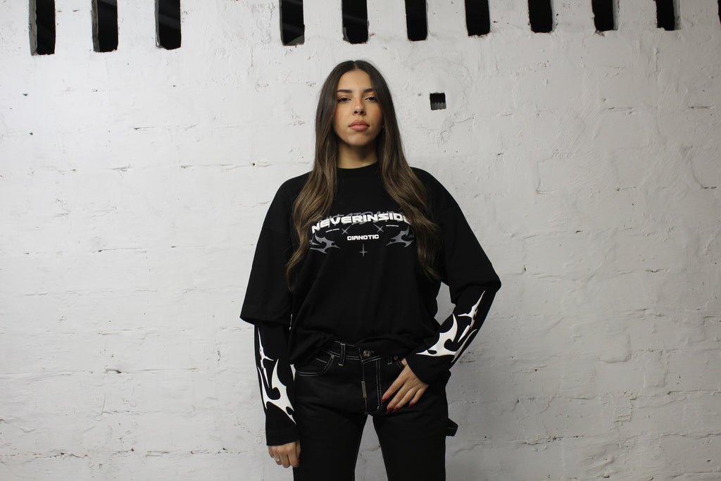 T-shirt Long Sleeves Neverinside by CIANOTIC