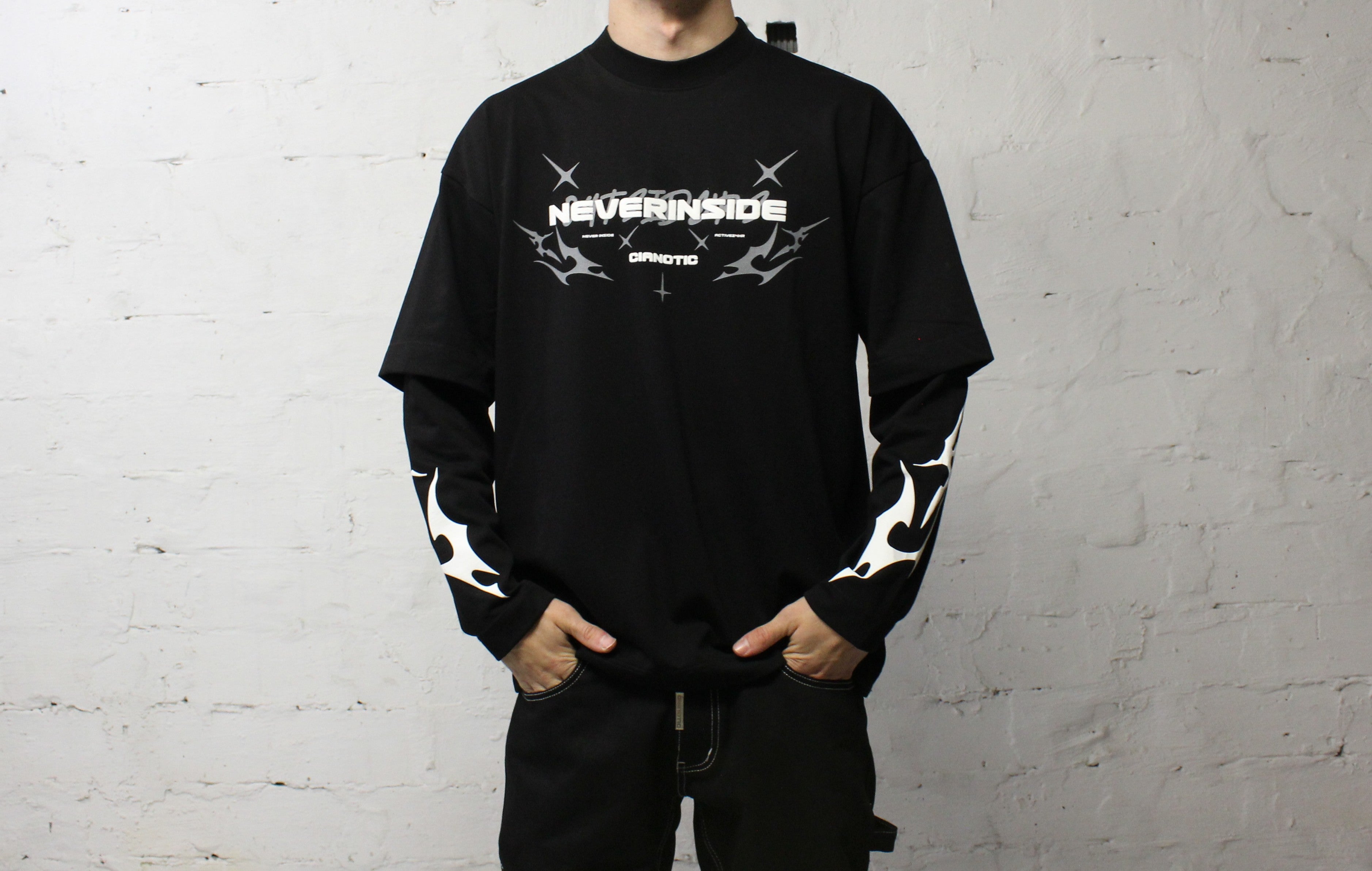 T-shirt Long Sleeves Neverinside by CIANOTIC